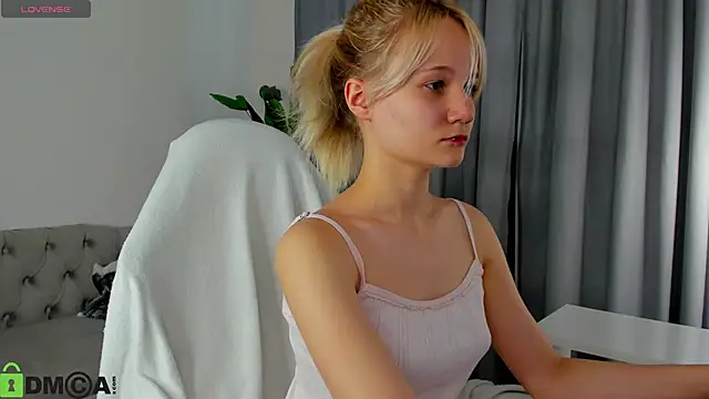 Snapshot of Bunny_Elsy chatting on 06.18.26 Bunny Elsy online show from 06.18.26