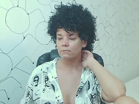 Snapshot of CurlyMood chatting on 06.06.26 CurlyMood online show from 06.06.26