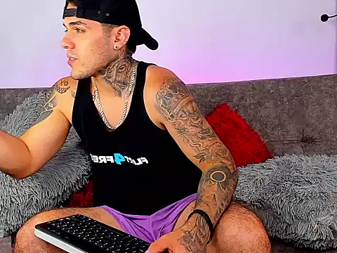 Snapshot of Austin_Rayne chatting on 07.10.26 Austin Rayne online show from 07.10.26
