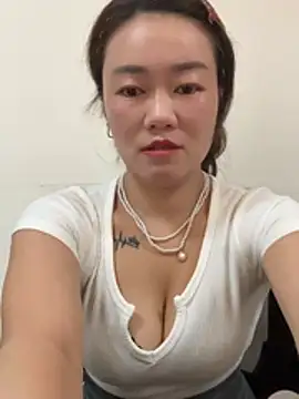 Snapshot of mollymm chatting on 07.04.26 mollymm online show from 07.04.26