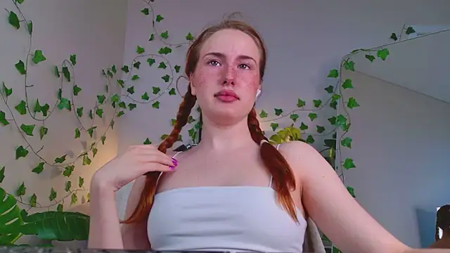 Snapshot of ChloeAster chatting on 07.21.26 ChloeAster online show from 07.21.26