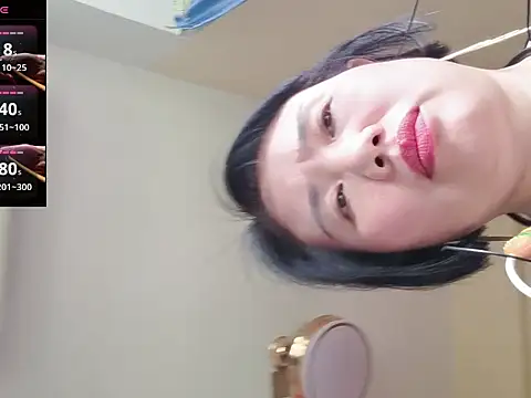 Snapshot of YIYI-queen chatting on 06.08.26 YIYI-queen online show from 06.08.26
