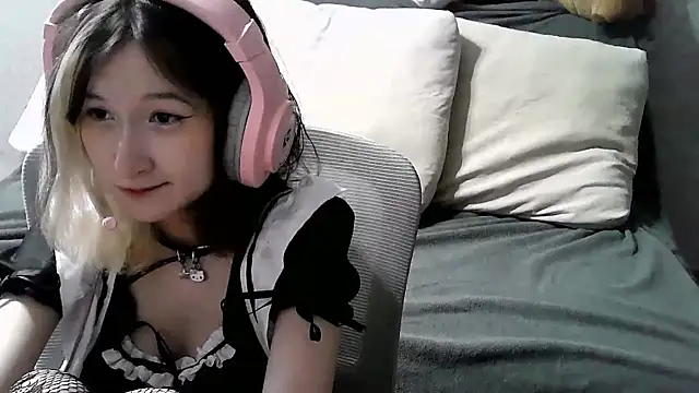 Snapshot of Lilfain_baby chatting on 07.25.26 Lilfain baby online show from 07.25.26