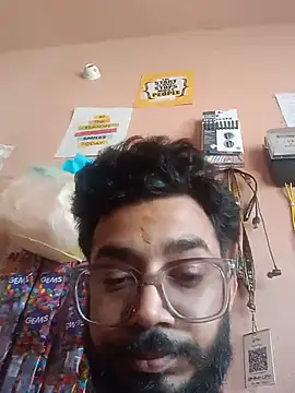 Snapshot of Desindianbull69 chatting on 06.11.26 Desindianbull69 online show from 06.11.26