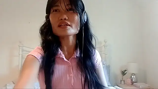 Snapshot of MichelEdland chatting on 06.17.26 MichelEdland online show from 06.17.26