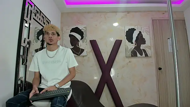 Snapshot of Hot_skinny_guys chatting on 07.11.26 Hot skinny guys online show from 07.11.26
