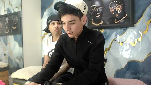 Snapshot of TheShamefulBoys chatting on 07.11.26 TheShamefulBoys online show from 07.11.26