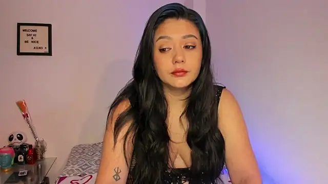 LauraToro  online show from 11.29.25