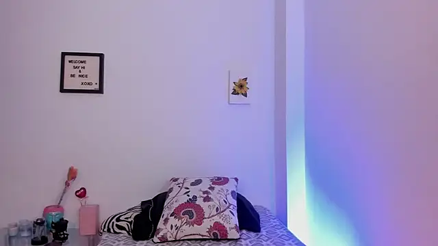 LauraToro  online show from 03.16.26