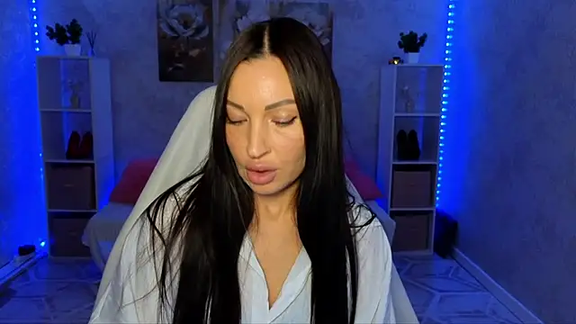 NikoleMills online show from 06.29.26