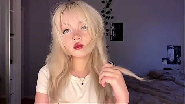 Snapshot of Velvets_Vixens01 chatting on 06.24.26 Velvets Vixens01 online show from 06.24.26