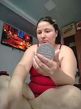 Snapshot of KatBennett chatting on 07.19.26 KatBennett online show from 07.19.26