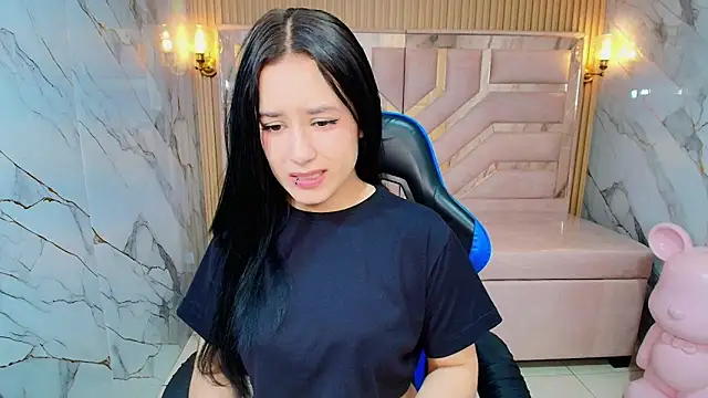 Snapshot of Aleja_r_ chatting on 06.21.26 Aleja r online show from 06.21.26