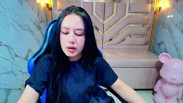 Snapshot of Aleja_r_ chatting on 07.04.26 Aleja r online show from 07.04.26