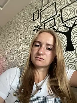 Snapshot of Emilia_kis chatting on 06.11.26 Emilia kis online show from 06.11.26