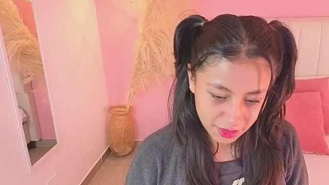 Snapshot of valeria__torres chatting on 06.19.26 valeria torres online show from 06.19.26