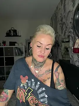 Snapshot of InkedMissLaBaehm chatting on 07.15.26 InkedMissLaBaehm online show from 07.15.26