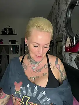 Snapshot of InkedMissLaBaehm chatting on 08.02.26 InkedMissLaBaehm online show from 08.02.26