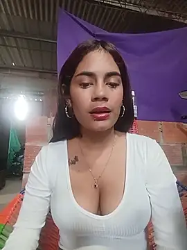 Snapshot of dulce_amber21 chatting on 06.15.26 dulce amber21 online show from 06.15.26
