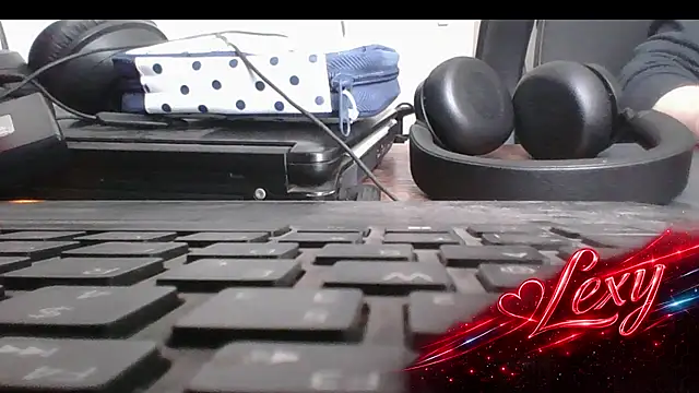 Snapshot of Lexxy_sexy chatting on 06.14.26 Lexxy sexy online show from 06.14.26