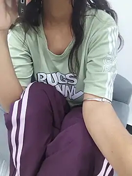 Snapshot of raina_143- chatting on 06.19.26 raina 143- online show from 06.19.26
