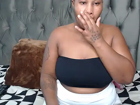 Snapshot of Loyal_Alisha chatting on 06.22.26 Loyal Alisha online show from 06.22.26