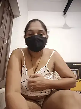Snapshot of kavita_33 chatting on 06.25.26 kavita 33 online show from 06.25.26