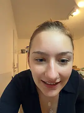 Snapshot of Violet_Velvet chatting on 06.14.26 Violet Velvet online show from 06.14.26
