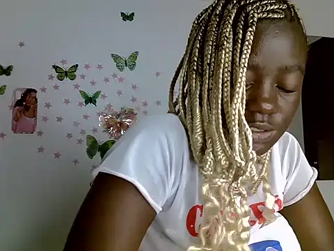 Snapshot of petiteebony254 chatting on 06.15.26 petiteebony254 online show from 06.15.26