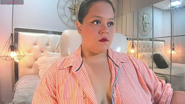 Snapshot of zara_moon1 chatting on 06.20.26 zara moon1 online show from 06.20.26