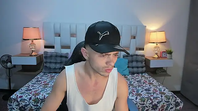 Snapshot of Zeus_damian21 chatting on 07.18.26 Zeus damian21 online show from 07.18.26