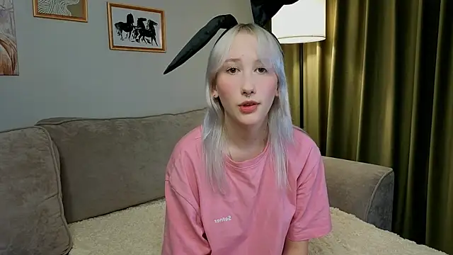 Snapshot of Evahoho chatting on 06.20.26 Evahoho online show from 06.20.26