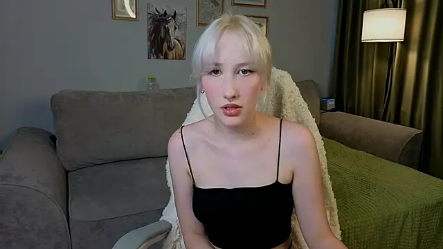 Snapshot of Evahoho chatting on 07.28.26 Evahoho online show from 07.28.26