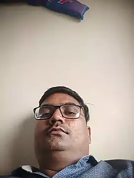 Snapshot of dhirusury050625 chatting on 07.13.26 dhirusury050625 online show from 07.13.26