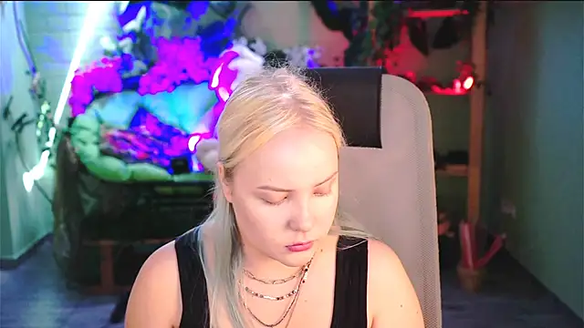 Snapshot of stellawatts chatting on 06.21.26 stellawatts online show from 06.21.26