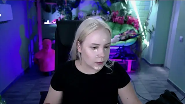 Snapshot of stellawatts chatting on 07.05.26 stellawatts online show from 07.05.26