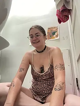 Snapshot of mclacy chatting on 06.17.26 mclacy online show from 06.17.26