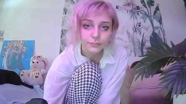 Snapshot of FreyaKatty chatting on 06.19.26 FreyaKatty online show from 06.19.26