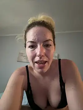 Snapshot of milfymorgan chatting on 06.20.26 milfymorgan online show from 06.20.26