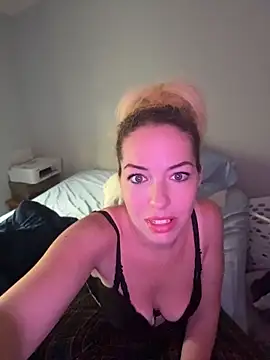Snapshot of milfymorgan chatting on 07.02.26 milfymorgan online show from 07.02.26