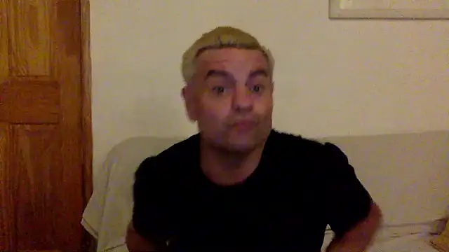 Snapshot of HugodelSol chatting on 06.18.26 HugodelSol online show from 06.18.26