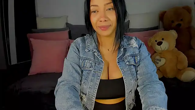 Snapshot of NicolePasqualott chatting on 01.14.25 NicolePasqualott online show from 01.14.25