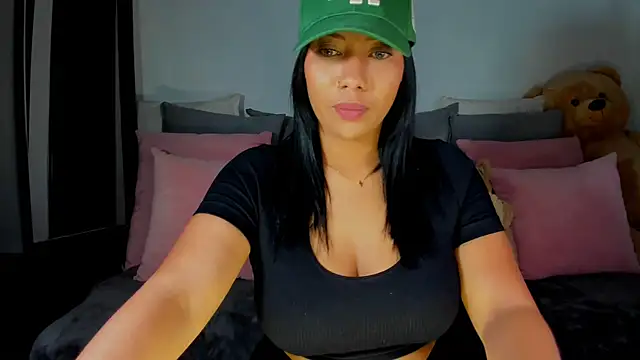 Snapshot of NicolePasqualott chatting on 02.11.25 NicolePasqualott online show from 02.11.25