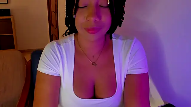 Snapshot of NicolePasqualott chatting on 09.26.25 NicolePasqualott online show from 09.26.25