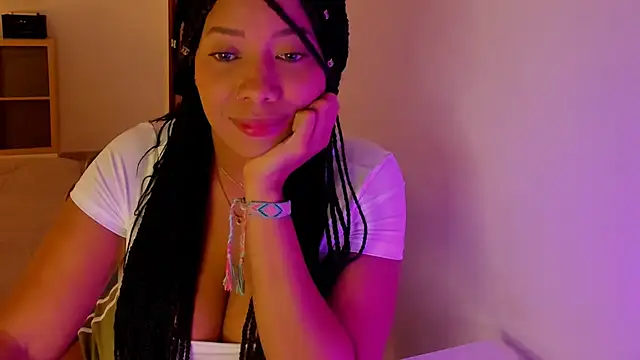 Snapshot of NicolePasqualott chatting on 10.13.25 NicolePasqualott online show from 10.13.25