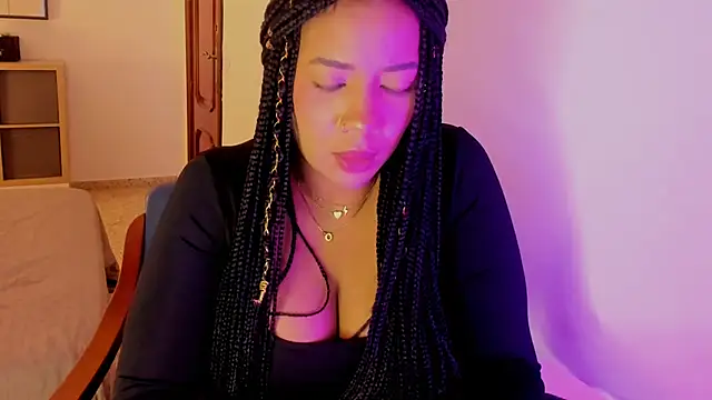 Snapshot of NicolePasqualott chatting on 10.15.25 NicolePasqualott online show from 10.15.25