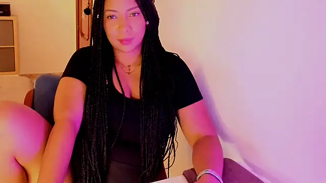 Snapshot of NicolePasqualott chatting on 10.19.25 NicolePasqualott online show from 10.19.25