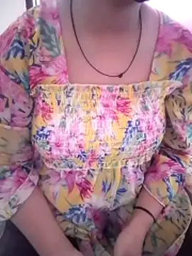 Snapshot of Riya_Beauty chatting on 06.22.26 Riya Beauty online show from 06.22.26