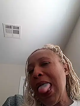 Snapshot of BlackPearlz69 chatting on 01.24.25 BlackPearlz69 online show from 01.24.25