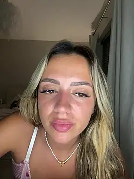 Snapshot of Harrietbronzex chatting on 06.30.26 Harrietbronzex online show from 06.30.26